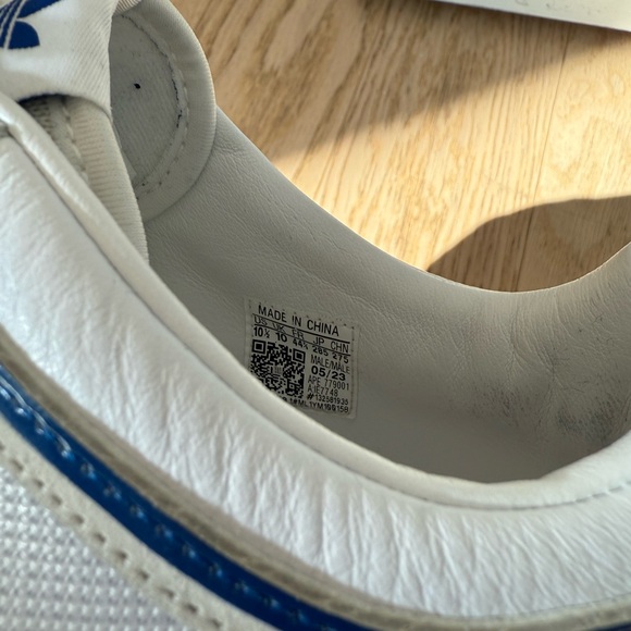 Kith x Adidas x Ronnie Fieg x Clarks x Samba Kithmas Collection // Size 10.5 - Picture 6 of 6